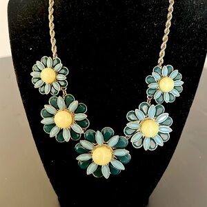 🌈3/$20Banana Republic floral statement necklace